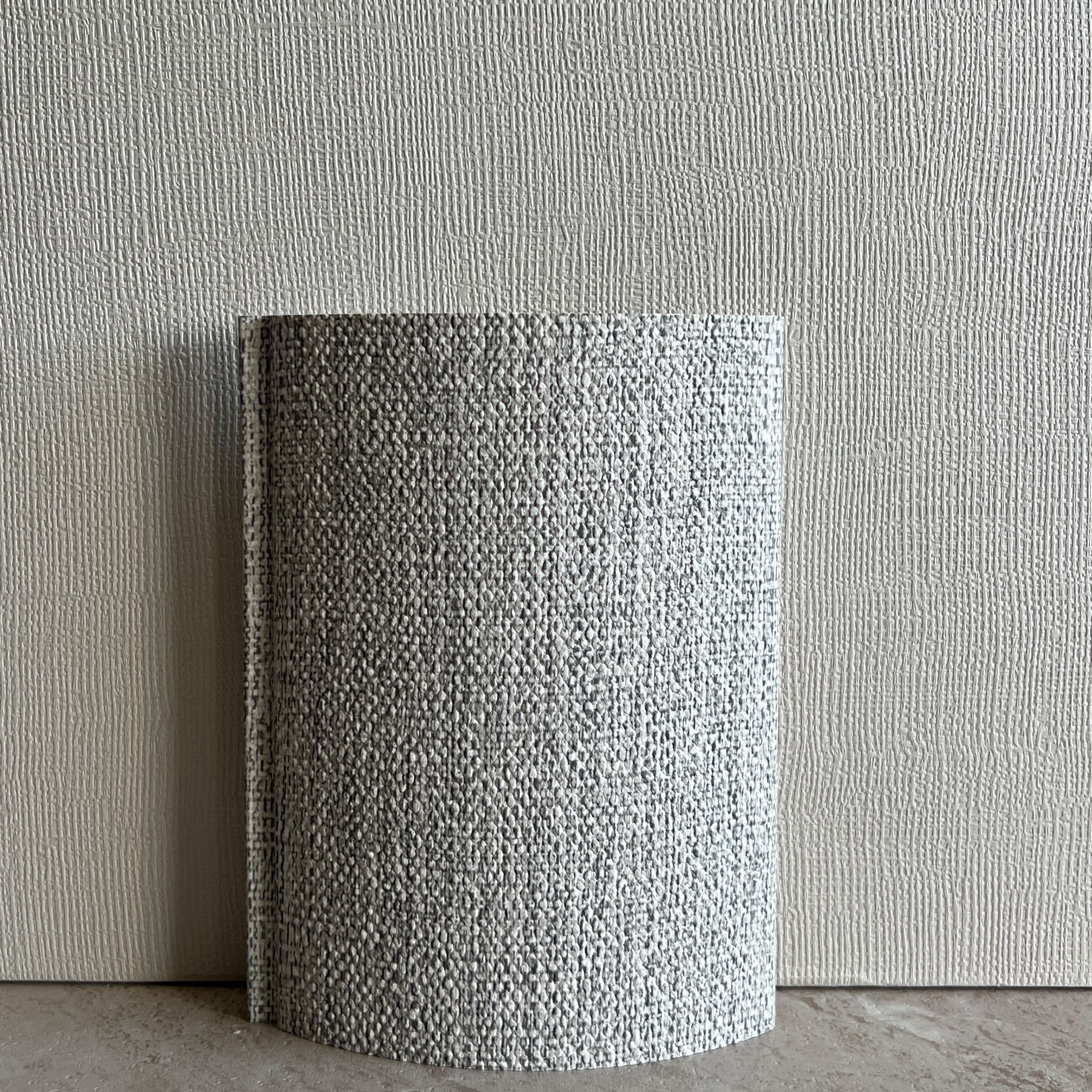NOBU Soft Grey – vzorka lamely